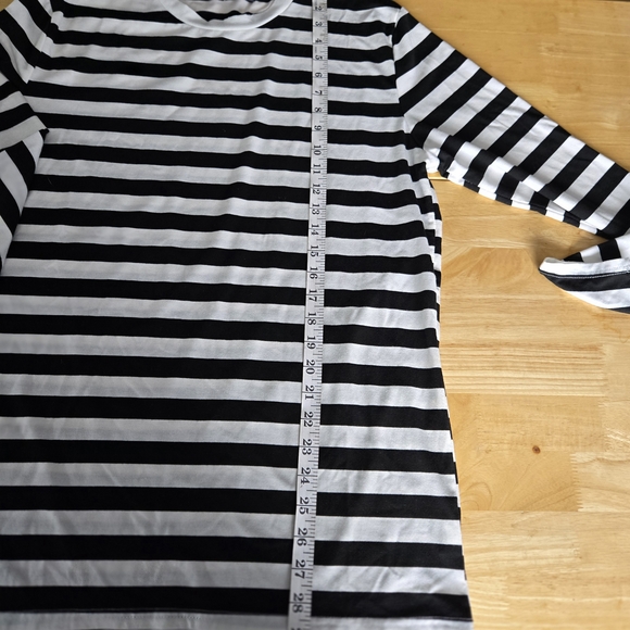 Black and White Long Sleeve Striped Tee - Picture 3 of 7